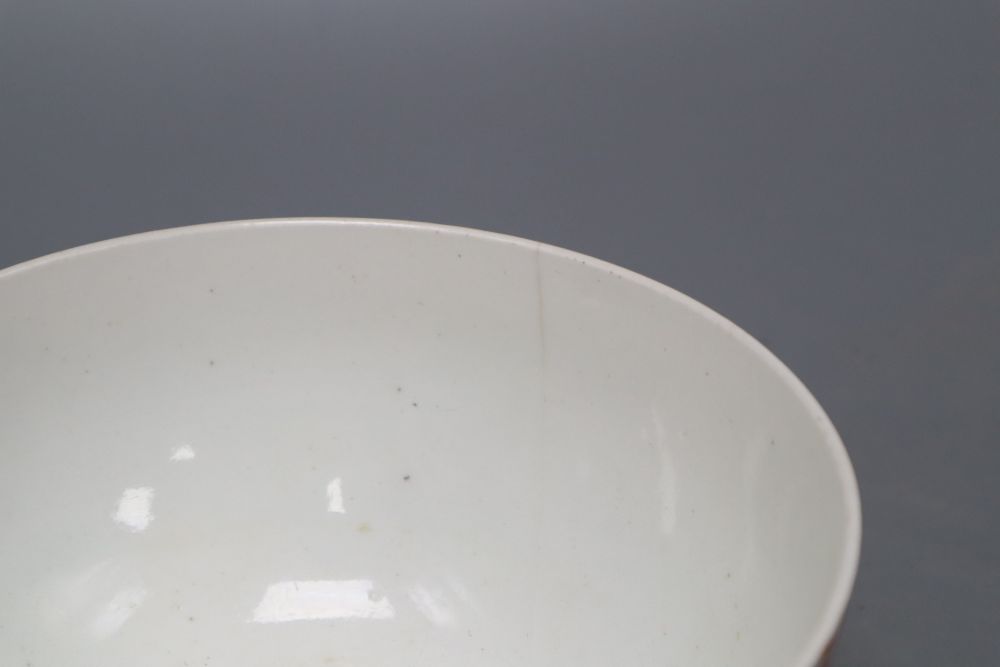 A Japanese Kakiemon bowl and a Worcester Kakiemon-style bowl, tallest 8cm